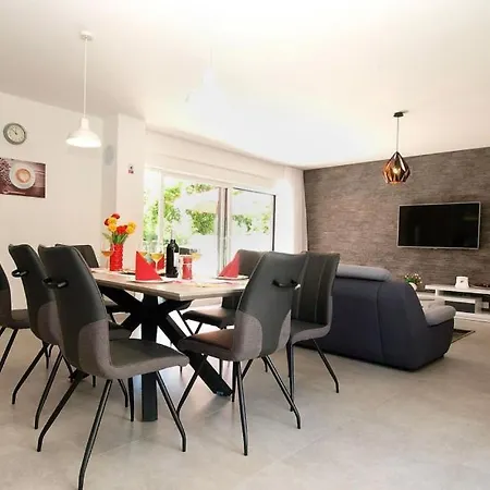 Ema By Guide Villa *