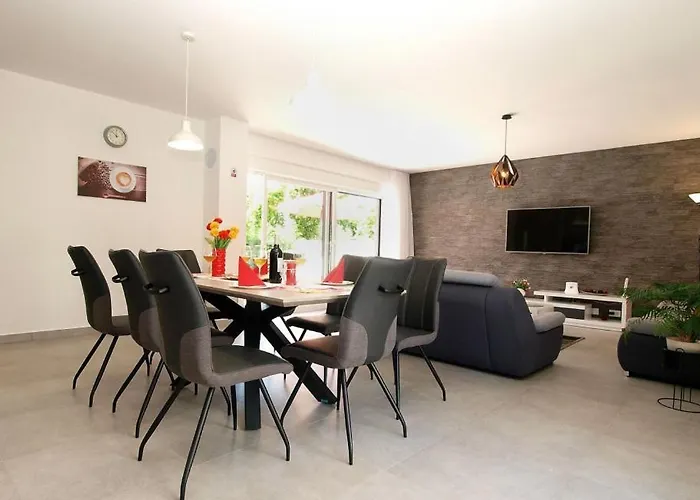 Ema By Guide Villa *