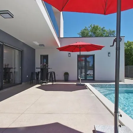 Ema By Guide Вилла